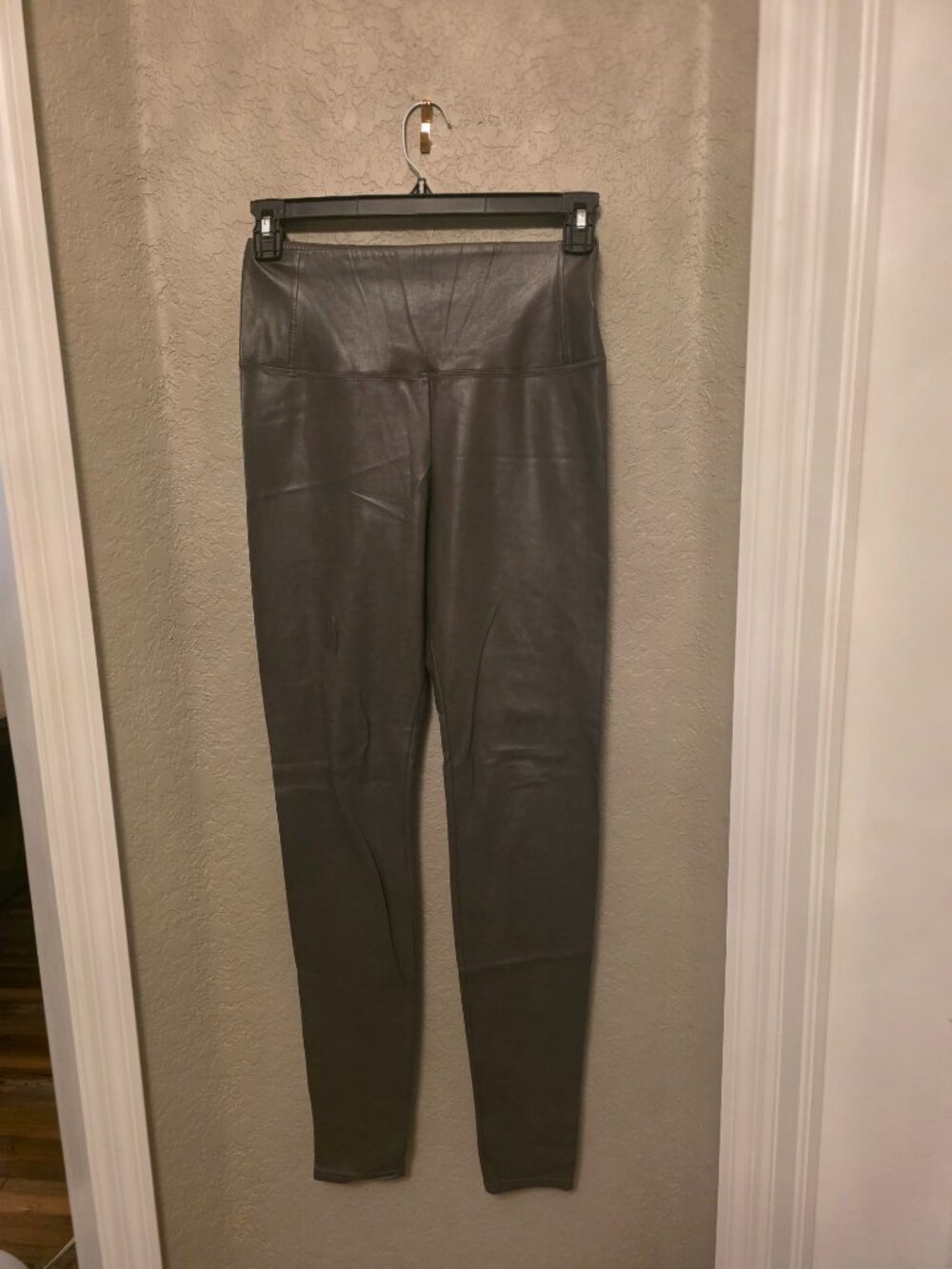 Wilfred Free Aritzia Gray Faux Leather Leggings size M